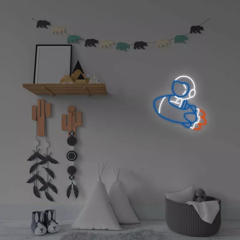 Luz néon decorativa MANTA SNL90MT Style Neon Lights — motivo astronauta em foguetão