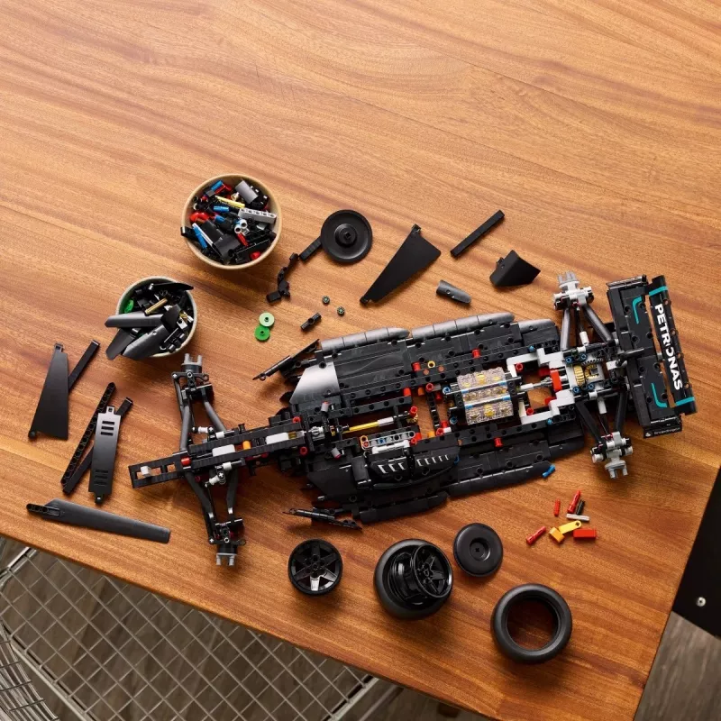 LEGO Technic 42171 Mercedes-AMG F1 W14 E Performance, escala 1:8, 1642 peças, 18+
