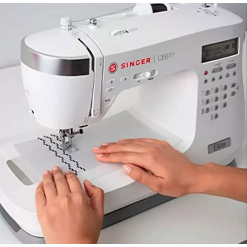 Máquina de costura SINGER CE677