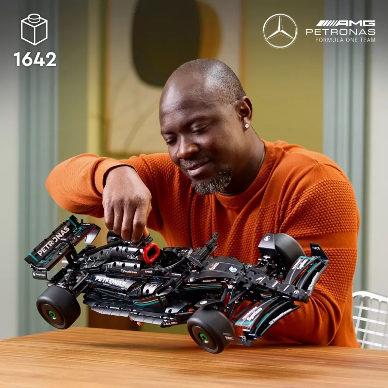 LEGO Technic 42171 Mercedes-AMG F1 W14 E Performance, escala 1:8, 1642 peças, 18+