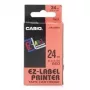 Rolo de etiquetas CASIO XR-24RD1 — etiquetas autoadesivas preto sobre vermelho, 2,4 cm × 8 m, 1 rolo