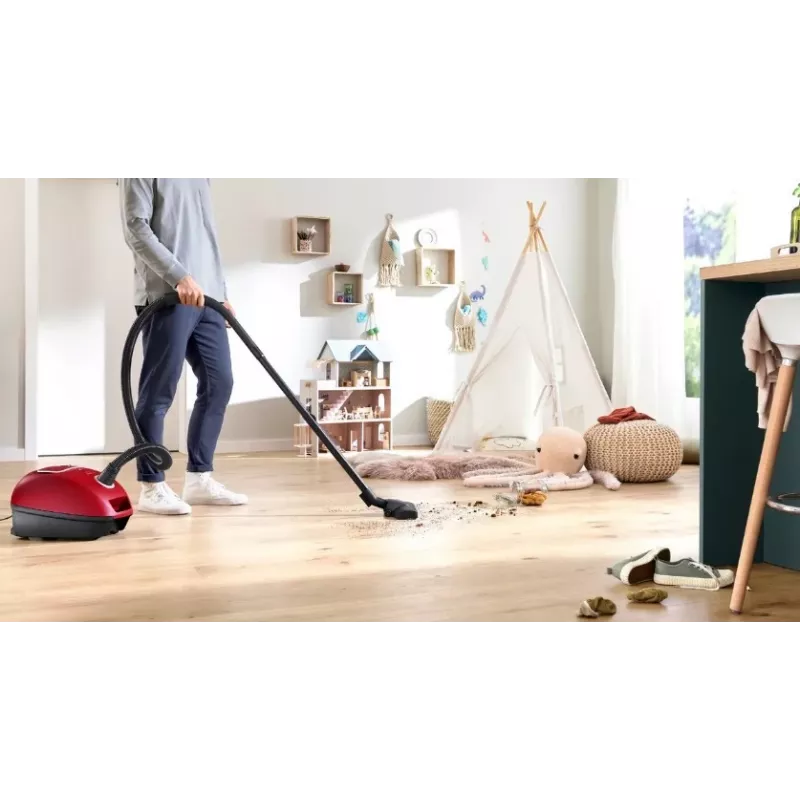 Aspirador de pó Bosch BGB 41RD3H — 600 W, saco de 4 l, filtro HEPA, raio de ação de 11 m, tubo telescópico, vermelho