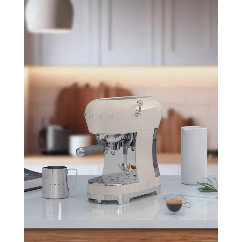 Máquina de café SMEG creme