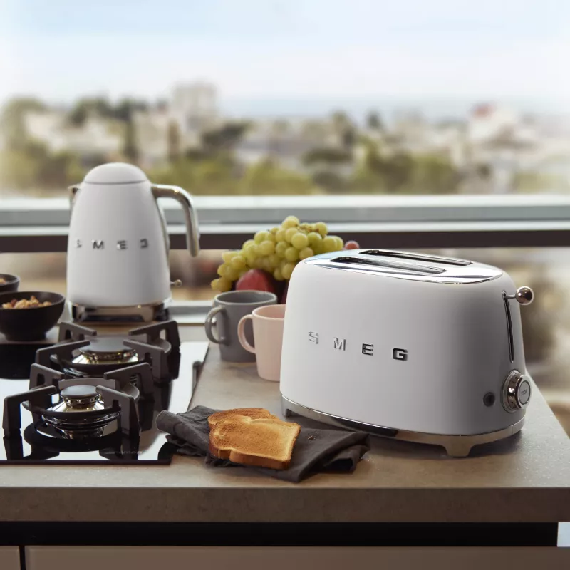 Chaleira elétrica Smeg 50style Branco mate Klf03whmeu