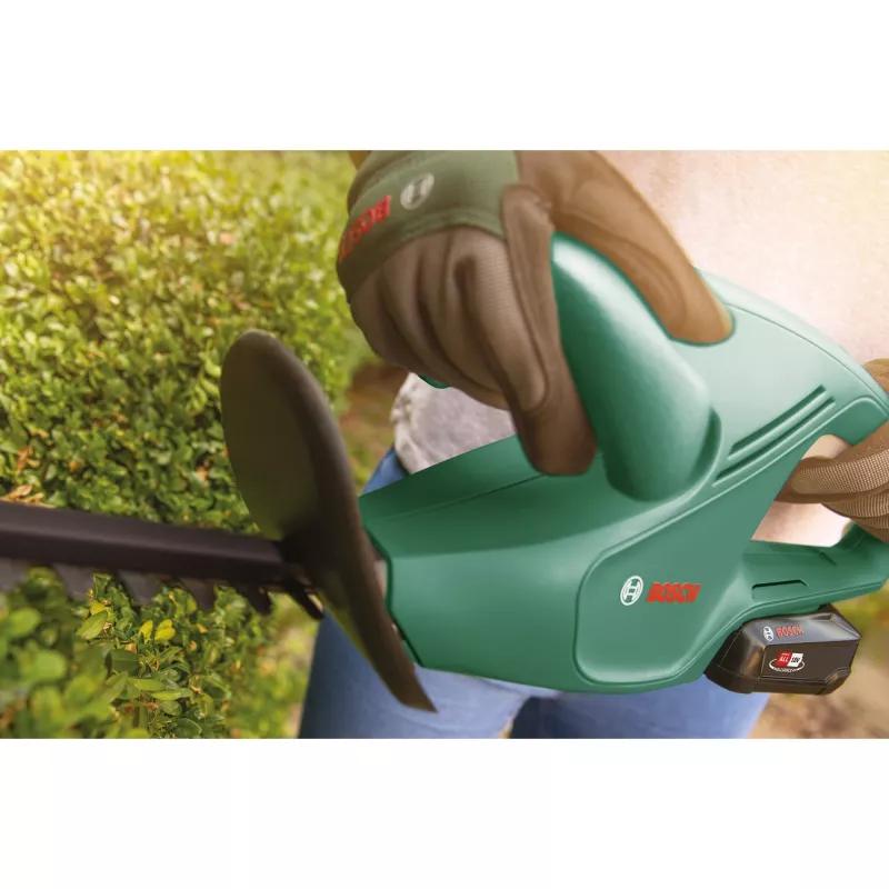 Corta-sebes elétrico Bosch EasyHedgeCut 18-45 — lâmina dupla de 45 cm, bateria de 18 V, 2.3 kg