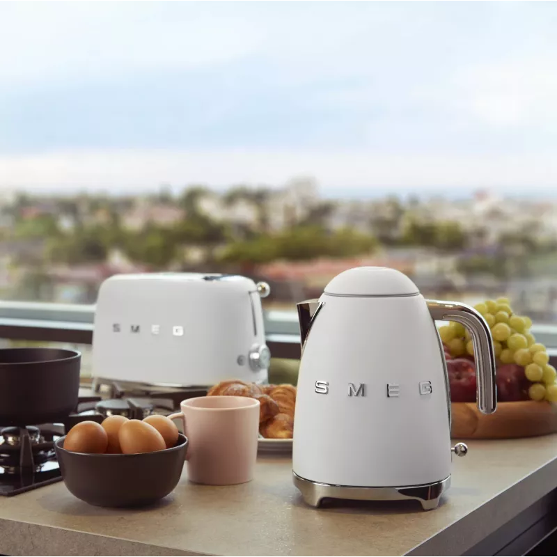 Chaleira elétrica Smeg 50style Branco mate Klf03whmeu