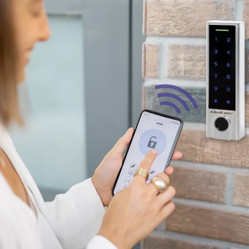 Fechadura de código Qoltec 52448 TITAN com leitor de impressão digital | RFID | BT 4.0 | código | cartão | porta-chaves | campainha | IP68 | EM