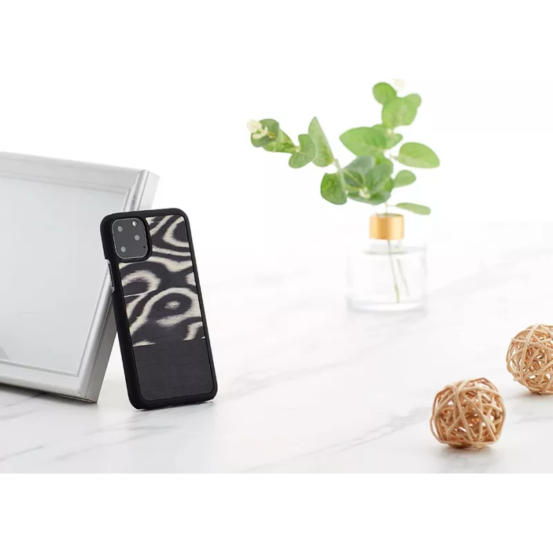 Capa para smartphone man and wood para iPhone 11 Pro – leopard preto capa protetora