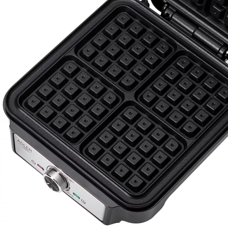 Máquina de waffles Adler AD 3083 – 4 waffles quadrados 10×10 cm, 1200 W, temperatura ajustável, revestimento antiaderente, pegas frias