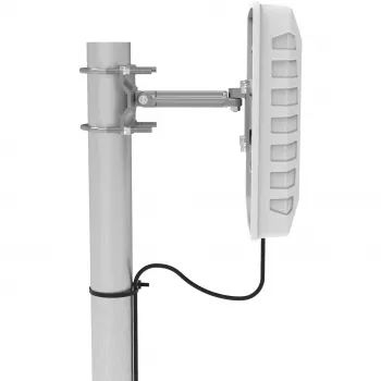 Antena patch Poynting A-PATCH-0026, conector fêmea Type N, ganho 8,7 dBi