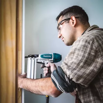 Agrafador pneumático Makita AF506