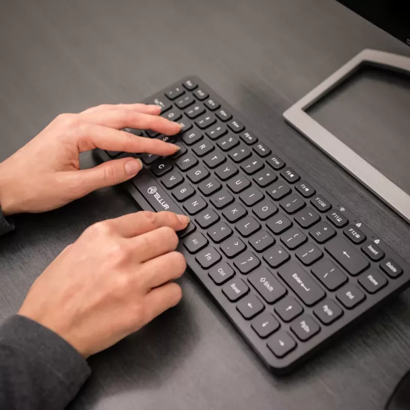 Mini teclado sem fios Tellur TLL491251 preto design compacto, layout portátil