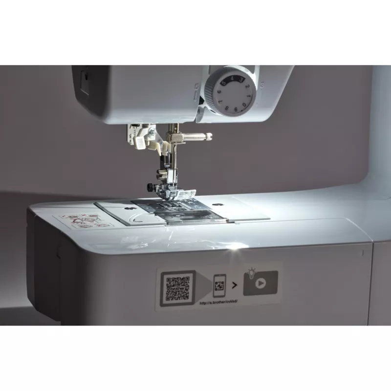 Máquina de costura controlada por computador Brother CS10s elétrica