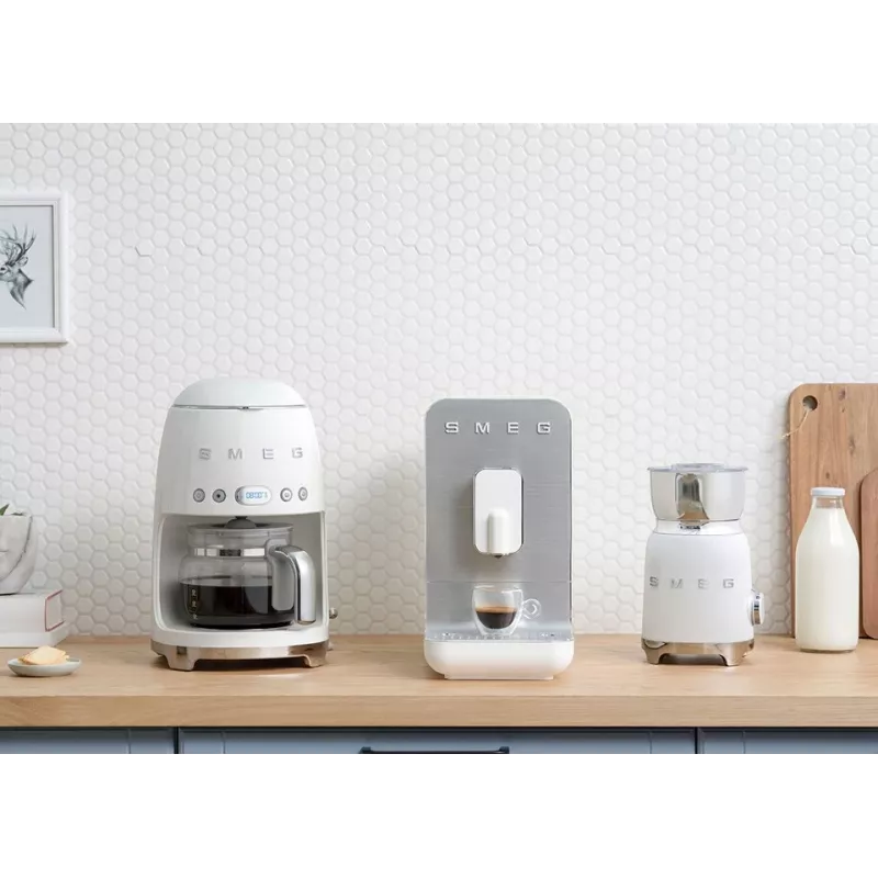 Máquina de café de filtro Smeg 1,4L DCF02WHEU Branco