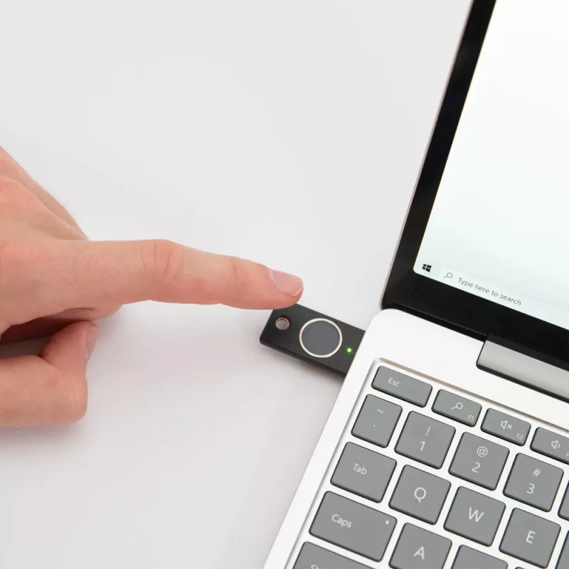 YubiKey C Bio FIDO Edition Yubico preto autenticação sem palavra-passe