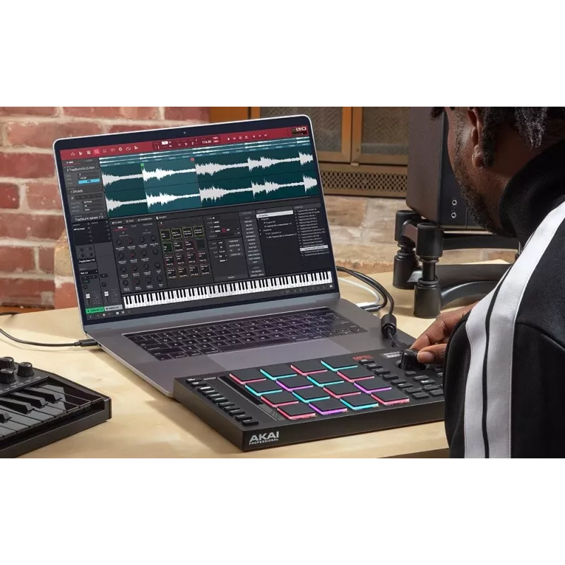 Controlador MIDI Studio AKAI MPC Studio MK2 com 16 pads, LCD, retroiluminação RGB, USB-MIDI, 305 mm de largura