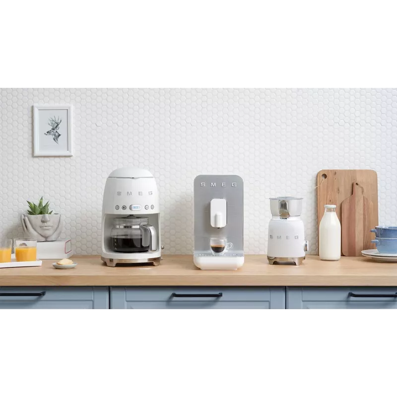 Máquina de café de filtro Smeg 1,4L DCF02WHEU Branco