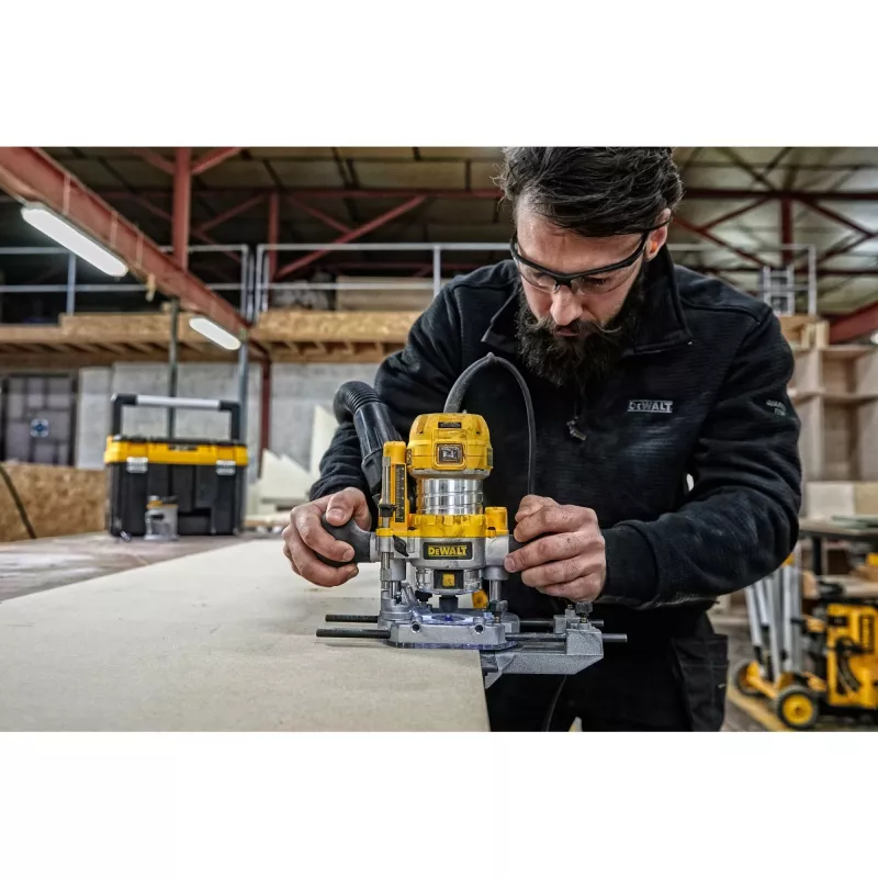 Fresadora DeWALT D26204K