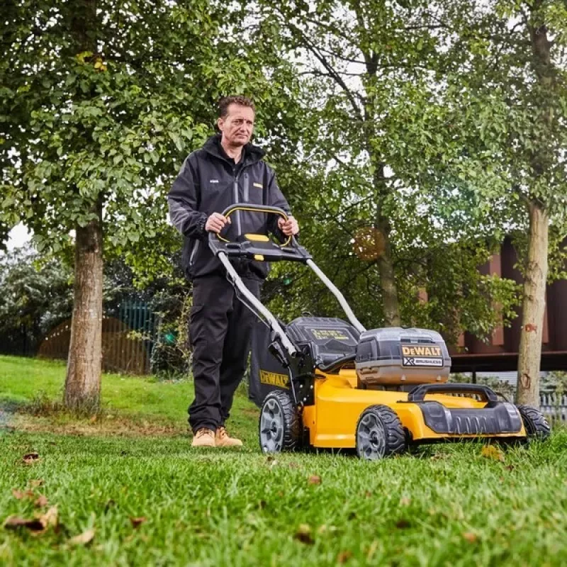 Corta-relvas DeWALT DCMW564P2-QW