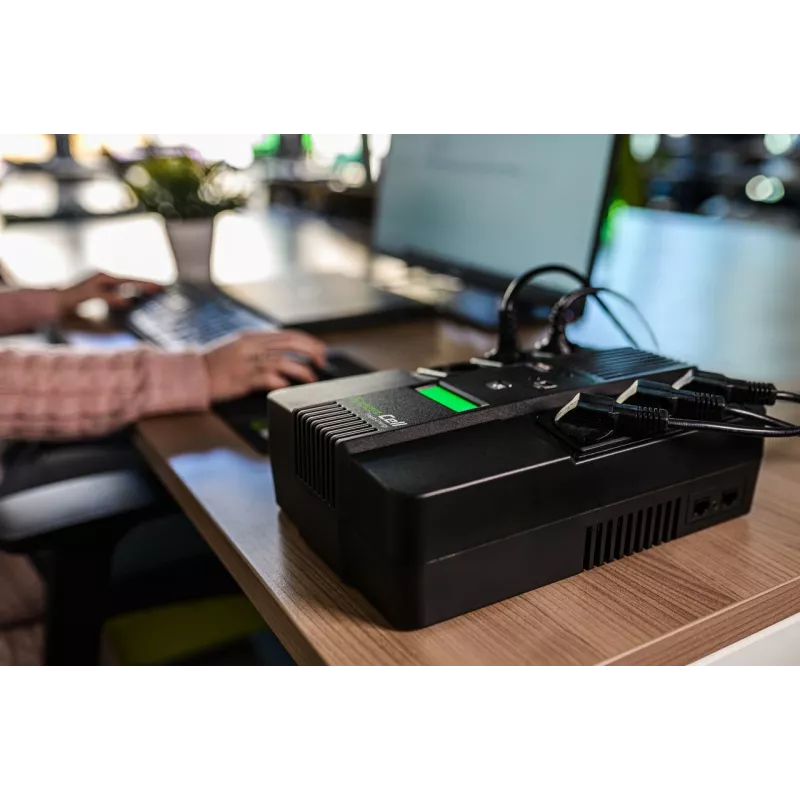 UPS Green Cell UPS06, line-interactive 600 VA (360 W), 6 saídas AC, LCD, USB, RJ-45, bateria 12 V 7 Ah