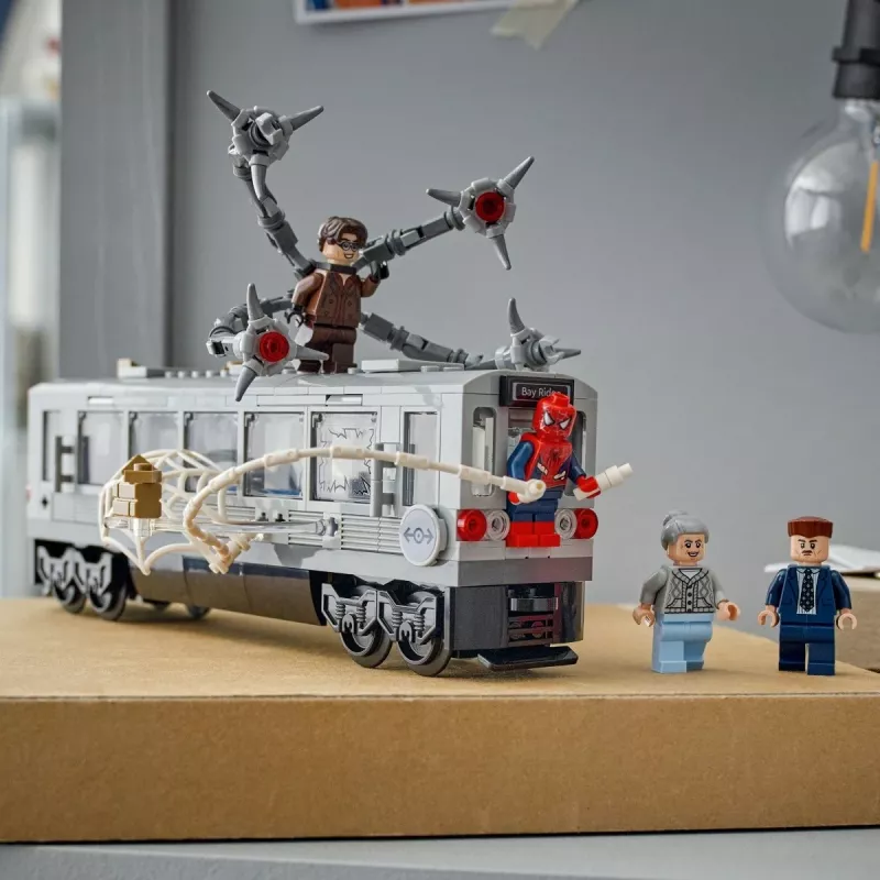 LEGO Marvel Super Heroes 76321 Spider-Man Doc Ock Subway Showdown brinquedo de construção, 393 peças, 4 minifiguras, idade 9+