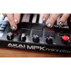 Akai MPK Mini Play MK3 teclado controlador MIDI com controlador de pads, USB, preto/vermelho