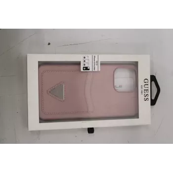 Capa rígida GUESS para iPhone 13 Pro Max 6,7 polegadas — Rosa Saffiano com logótipo triangular