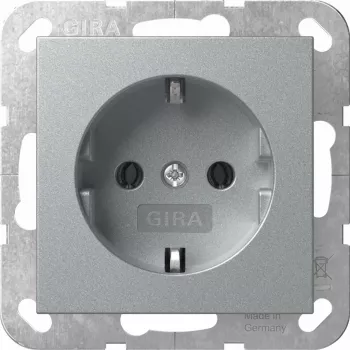 Tomada SCHUKO Gira System 55 F Alu modelo 418826 — tomada de embutir com condutor de proteção, compatível com molduras System 55