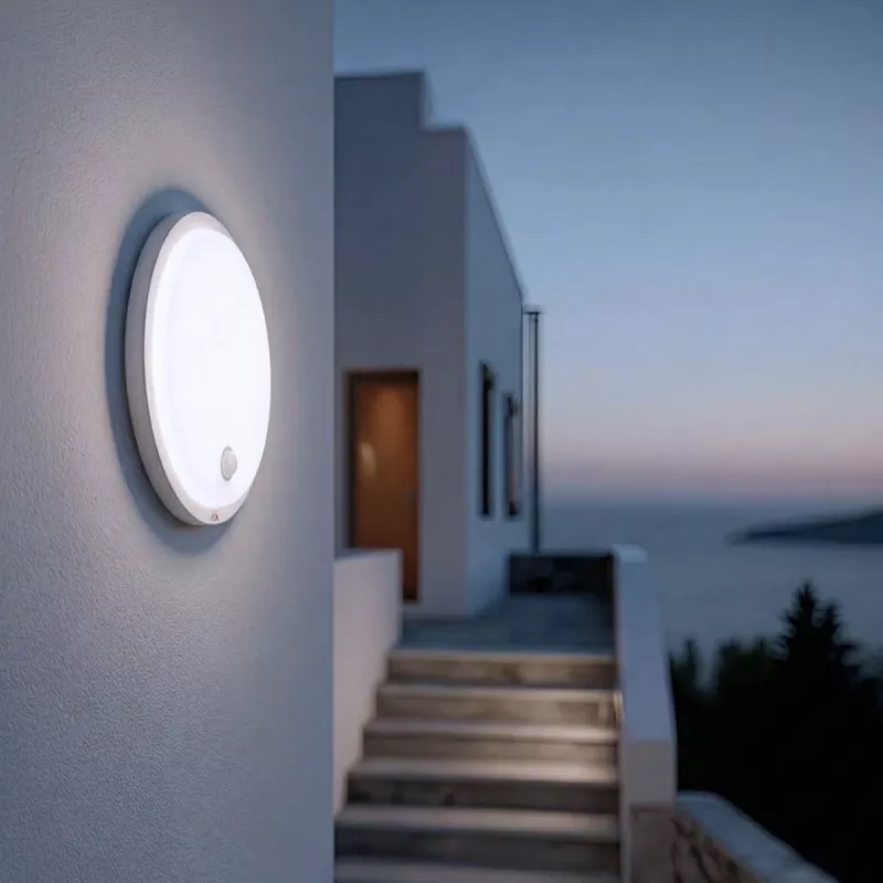 Lâmpada LED com sensor PIR MACLEAN MCE525 W — candeeiro LED exterior com sensor de movimento