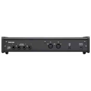 Interface de áudio Tascam US-4X4HR – 4x XLR-Combo, 4 saídas analógicas, pré-amplificador de microfone 56 dB, 192 kHz, USB 2.0, secretária, preto