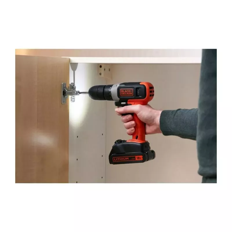 BLACK & DECKER | Berbequim aparafusador com bateria | BCD001C2-QW | 18 V | 2x1,5 Ah | Lítio