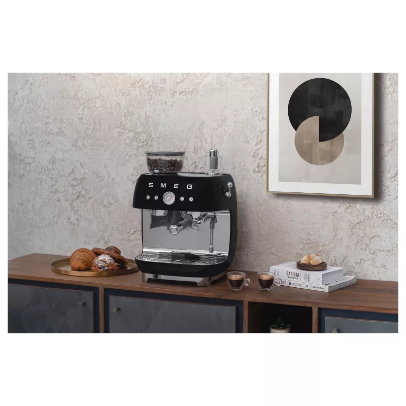 SMEG EGF03BLEU Máquina de café expresso. Máquina de café automática 50s Style. preta