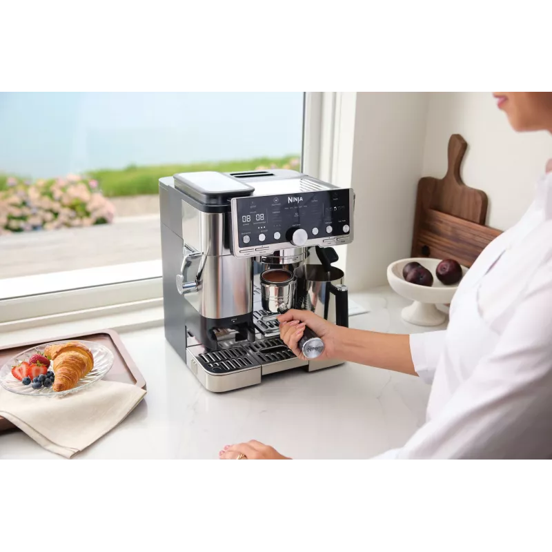 Máquina de café expresso Ninja ES701EU – café/expresso semiautomático, moinho integrado, depósito de água 2 l, 1650 W, 25 níveis de moagem, recipiente de leite, bomba de 14 bar