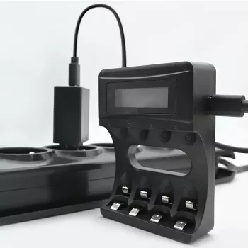 Carregador de pilhas QOLTEC 50654 para pilhas Ni‑MH R03 (AAA) e R6 (AA), 1800 mA