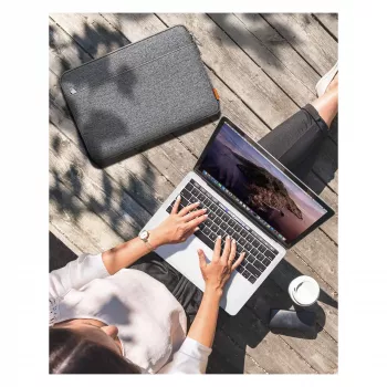 Bolsa sleeve Inateck LB01005 para dispositivos até 33 cm (13 polegadas), cinzenta, superfície monocromática