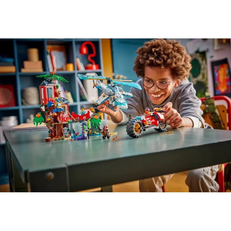 LEGO NINJAGO 71857 Batalha na casa na árvore do veículo ninja