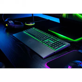 Razer Ornata V3 X teclado gaming, US, com fios, RGB, preto, de membrana silenciosa, com teclado numérico