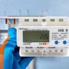 Contador de energia trifásico QOLTEC 50883 Wi‑Fi 400V com ecrã LCD