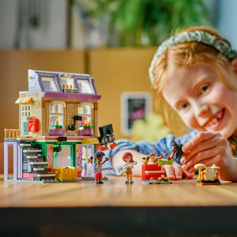 LEGO FRIENDS 42653 Loja de música e apartamento