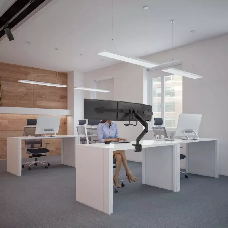 Suporte de monitor de secretária GEMBIRD MA-DA3-03, 3 braços, mola a gás, VESA 75–100x100, suporta 3 ecrãs até 27 polegadas, máx. 18 kg, preto