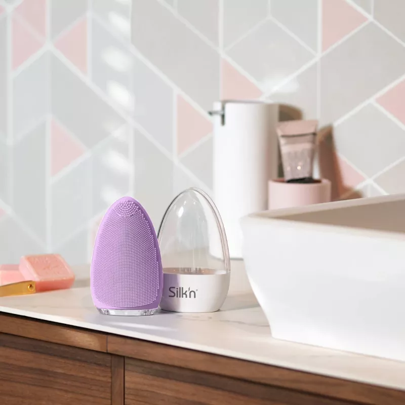 Escova facial vibratória Silk'n Bright roxa alimentação por rede/pilhas para todos os tipos de pele