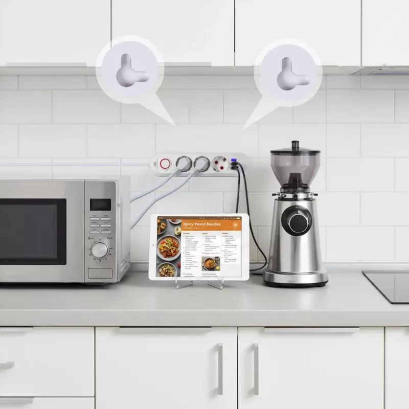 Extensão elétrica MACLEAN MCE394W — 3 tomadas, 3×USB 2,1A, 110–240V AC, 2500W, cabo de 1,5 m, branco
