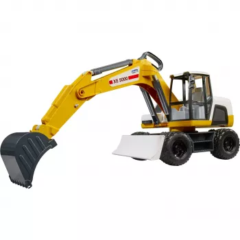 Escavadora BRUDER 03413 idade recomendada 2 anos material ABS