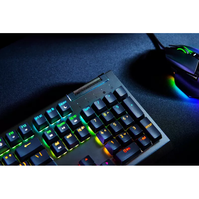 Razer BlackWidow V4 X teclado gaming com fios, cirílico, interruptores Yellow, preto