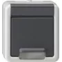 Tomada SCHUKO gira de montagem à superfície com tampa basculante e SafetyPlus, modelo 441430, cinzento