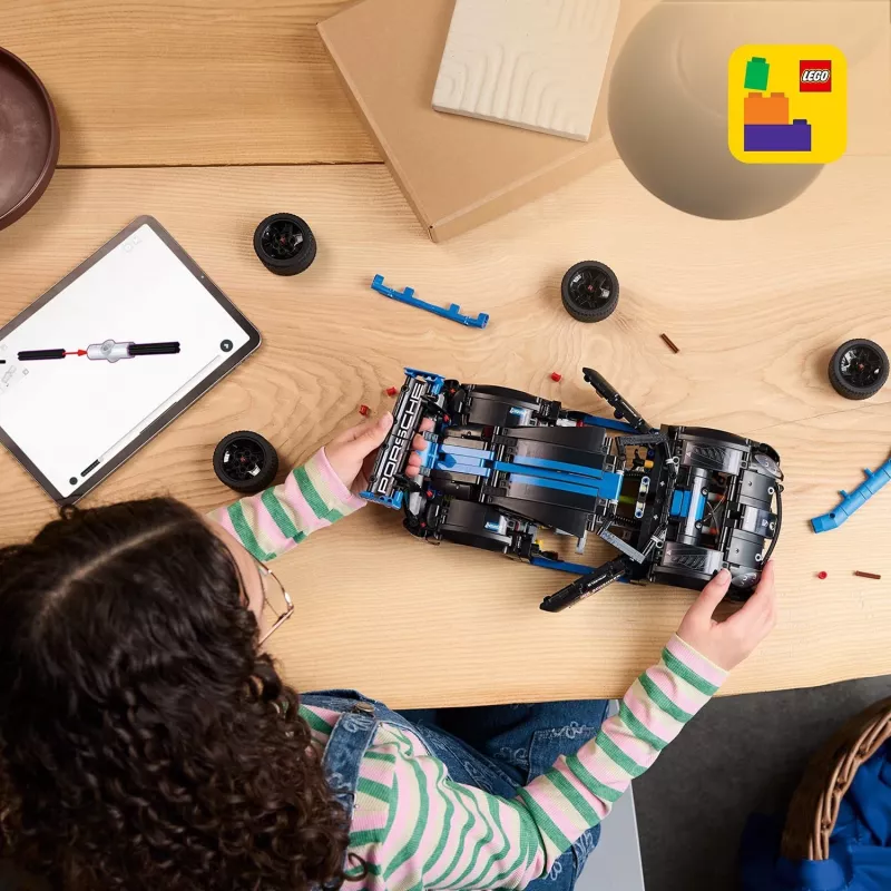 LEGO Technic 42176 Porsche GT4 e-Performance Carro de corrida