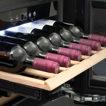Garrafa de vinho de encastrar Caso WineDeluxe E 18 — 18 garrafas, altura 46 cm, preto, classe energética G