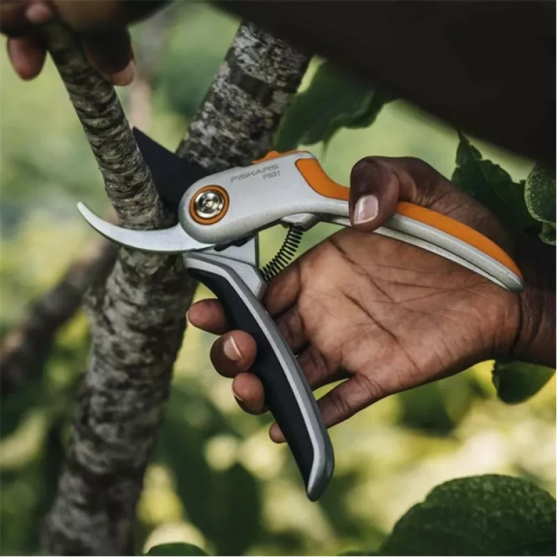 Tesoura de jardim Fiskars 1057168 Plus Metal bypass (1057168)