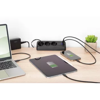 Extensão elétrica DIGITUS 3 tomadas com 2×USB-A & 1×USB-C, 3 tomadas AC Type E/F, cabo de 1,5 m, preto