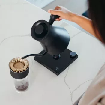 Chaleira elétrica FELLOW 1L 1200W preto mate — depósito 0,9 l, ajustável 40–100 °C, filtro e corpo em aço inoxidável